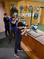 Drei
Lichtgewehrst�nde