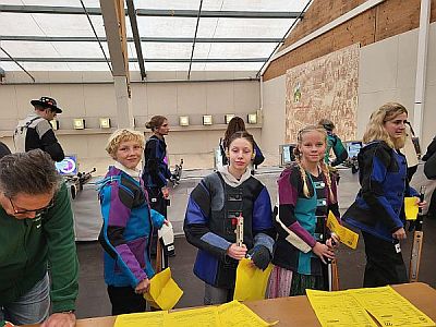 Gespannte
          Jugend