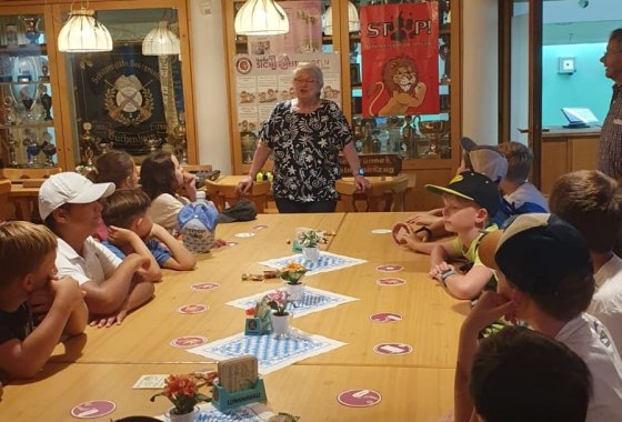 Grundschulkinder zu Besuch