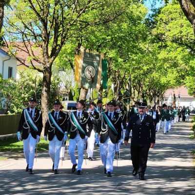 Maibaum, Festzug und Festtag im Bierzelt