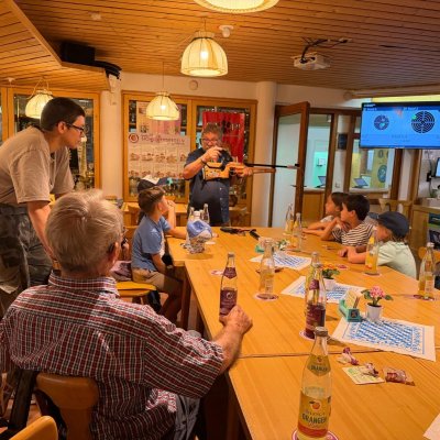Grundschulkinder zu Besuch